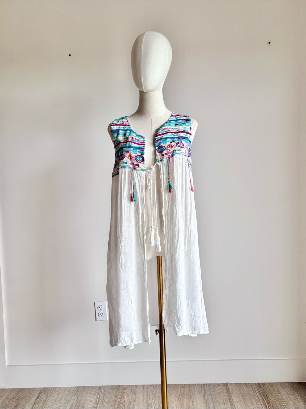 k-400 white embroidered tassel open front duster vest size 40